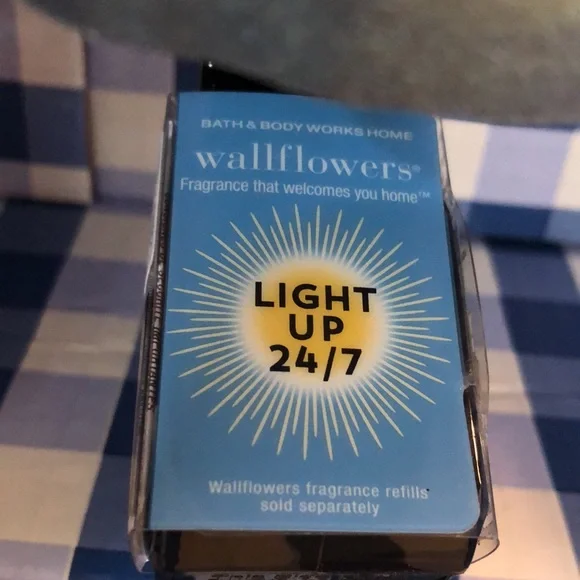 RETIRED Bath & Bodywork’s Black Crow Pumpkin Wallflower Plug In 2022 Collection - Picture 7 of 7